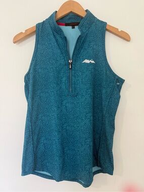 Greyson Vesta Mock Neck Women's Top Sleeveless Blue Swirl Wolf Quarter Zip
